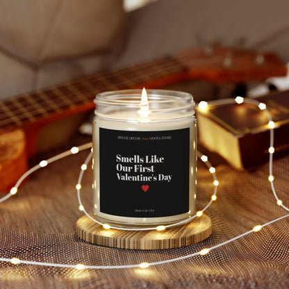 ‘Smells like our first Valentine's Day‘ – Romantic scented coconut and apricot wax candle