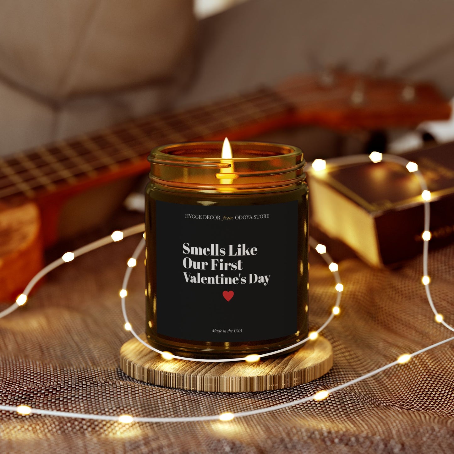 ‘Smells like our first Valentine's Day‘ – Romantic scented coconut and apricot wax candle