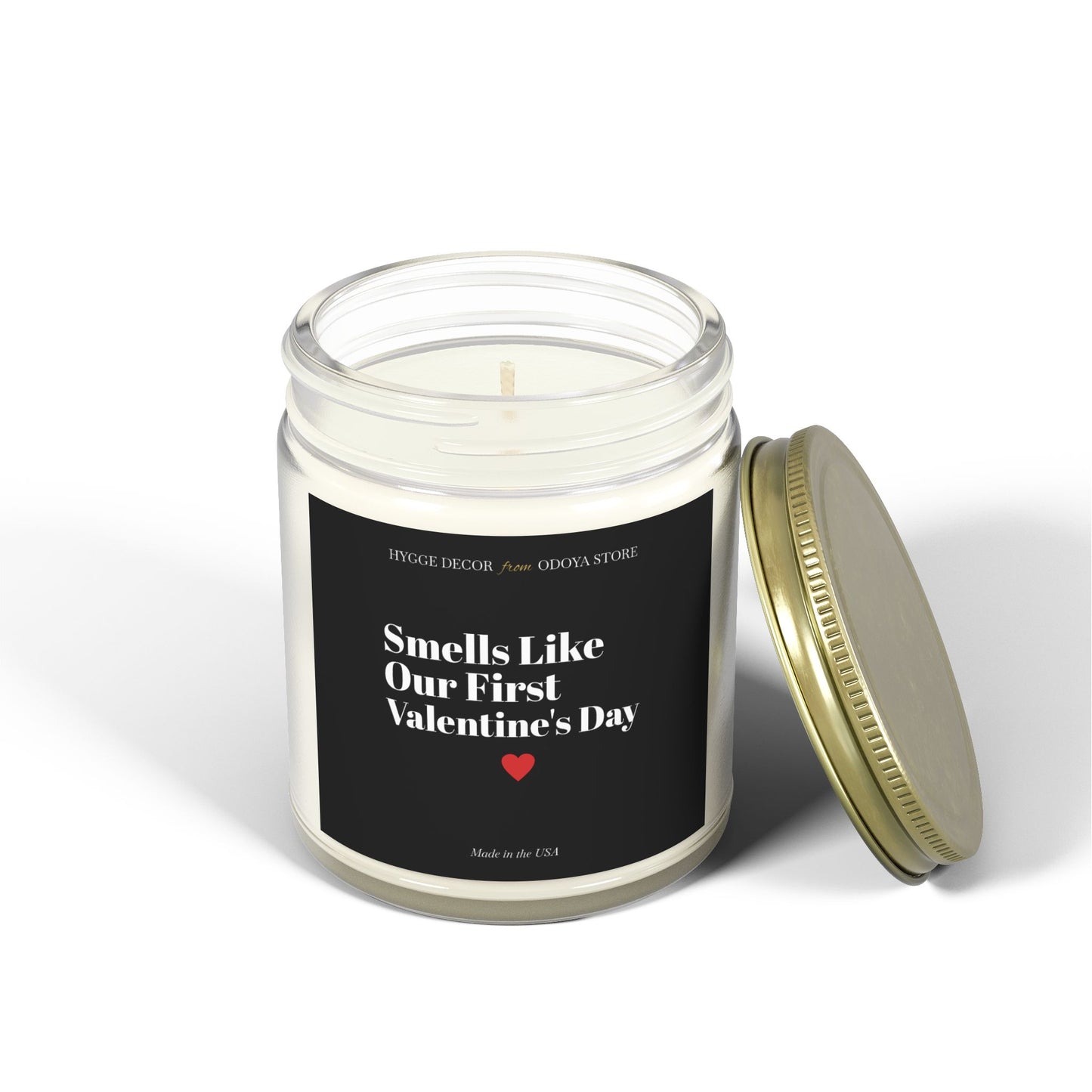 ‘Smells like our first Valentine's Day‘ – Romantic scented coconut and apricot wax candle