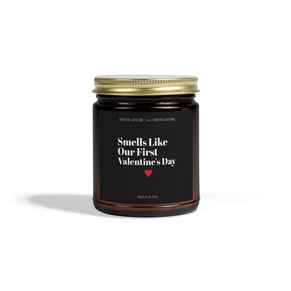 ‘Smells like our first Valentine's Day‘ – Romantic scented coconut and apricot wax candle